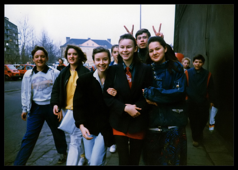 gal/SP62/8 klasa/SP62_8_klasa_wyjscie_do_kina_wiosna_1991_1.jpg